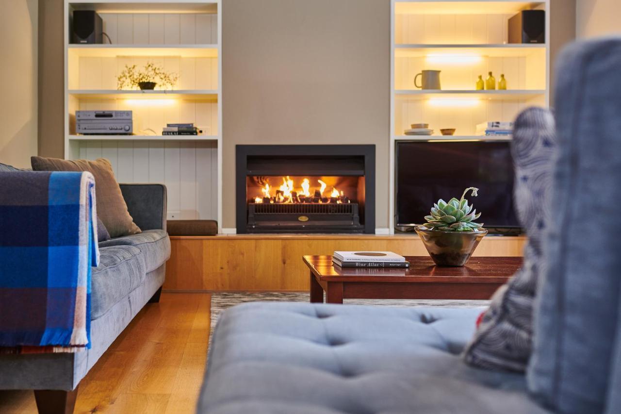 Parehua Resort Martinborough Εξωτερικό φωτογραφία A fireplace in a home