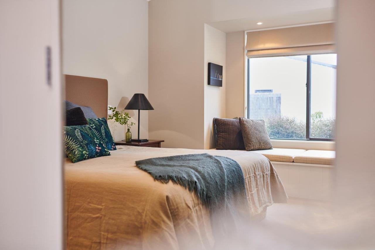 Parehua Resort Martinborough Εξωτερικό φωτογραφία A bedroom at the hotel