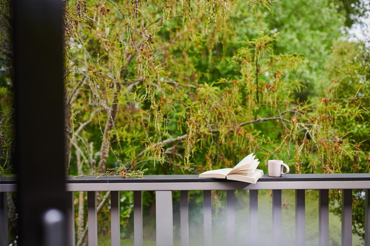Parehua Resort Martinborough Εξωτερικό φωτογραφία A balcony