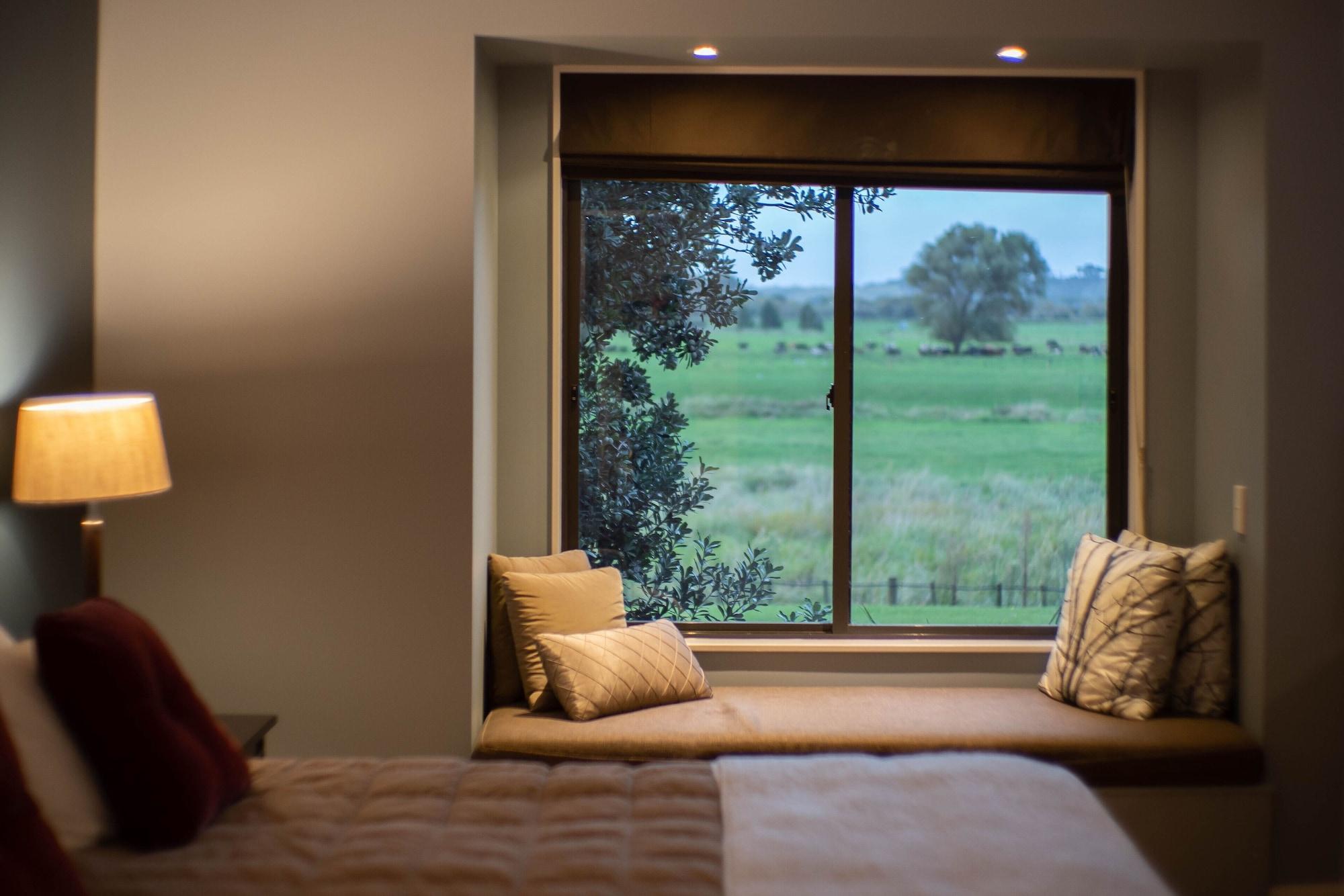 Parehua Resort Martinborough Εξωτερικό φωτογραφία A window seat