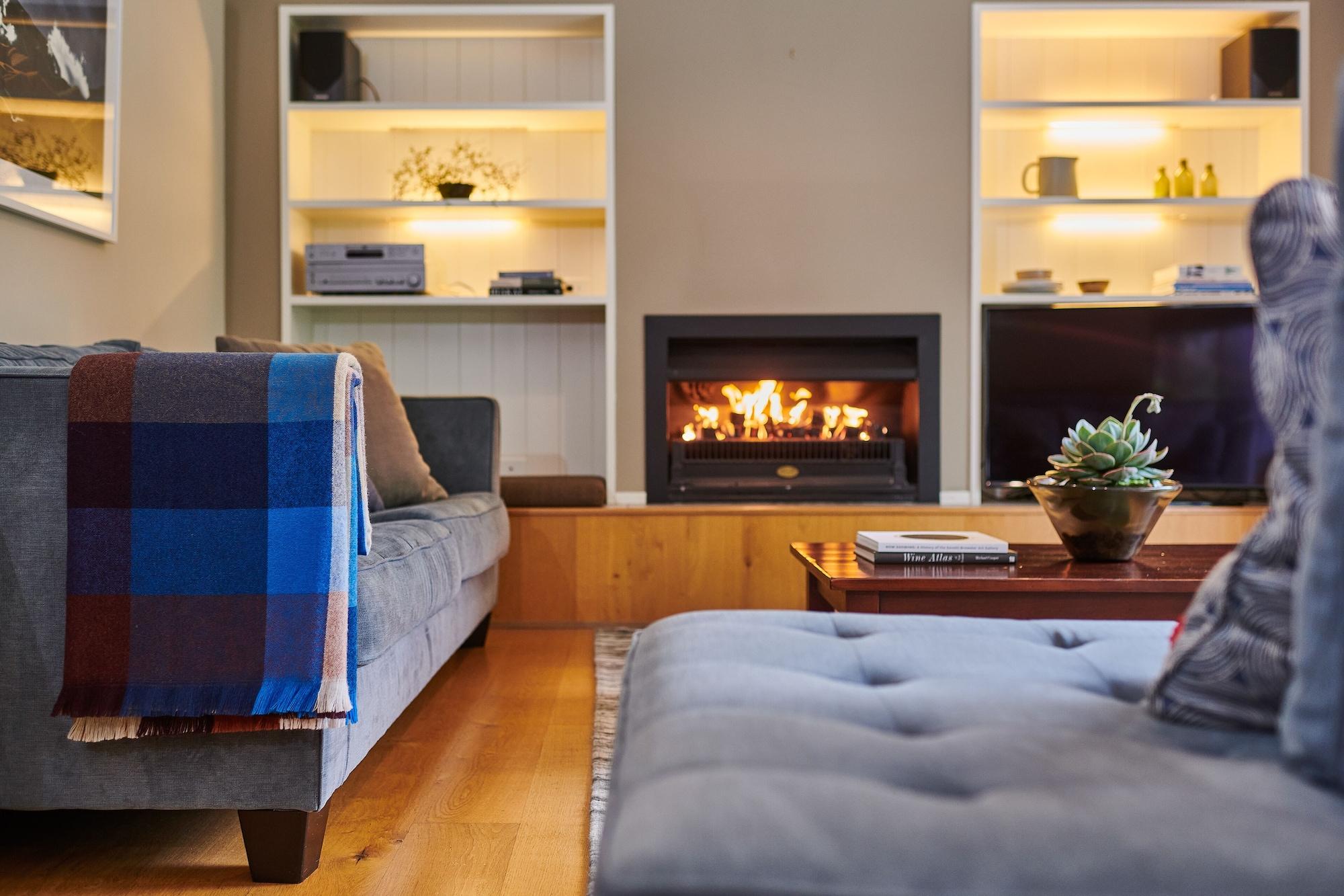 Parehua Resort Martinborough Εξωτερικό φωτογραφία A fireplace in a living room