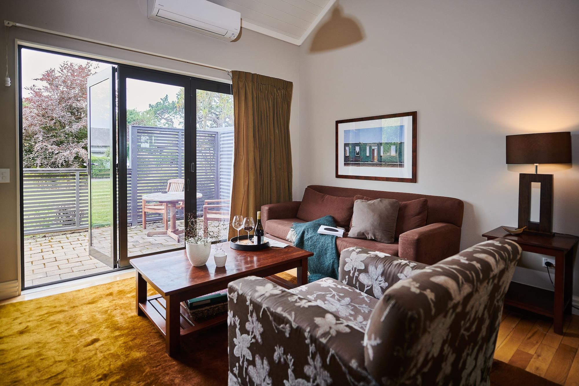 Parehua Resort Martinborough Εξωτερικό φωτογραφία A living room in a house