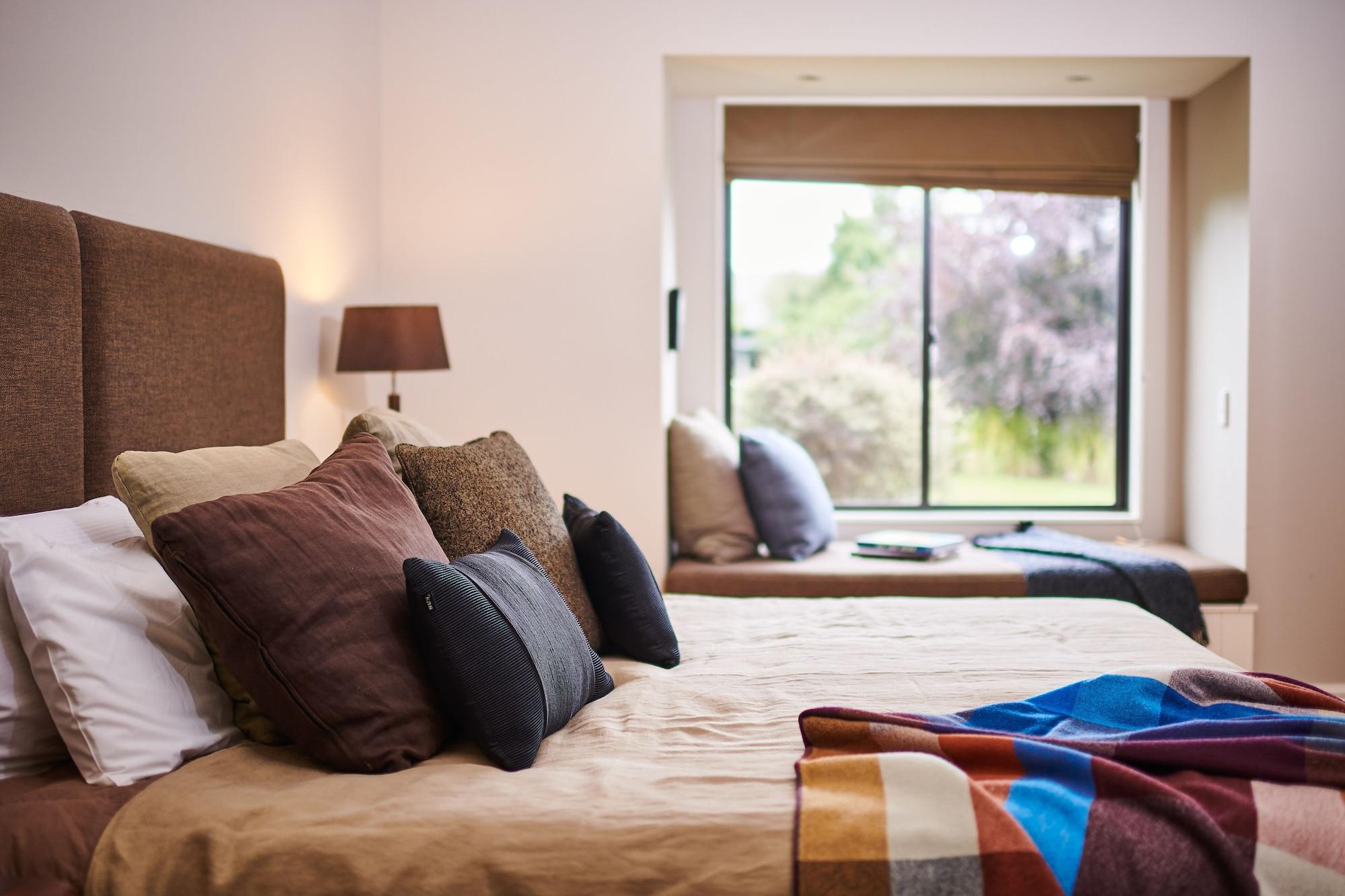 Parehua Resort Martinborough Εξωτερικό φωτογραφία A bedroom at the hotel