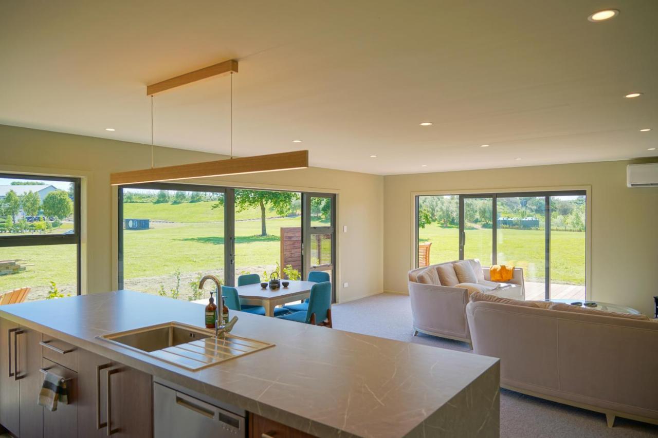 Parehua Resort Martinborough Εξωτερικό φωτογραφία A kitchen with a large island