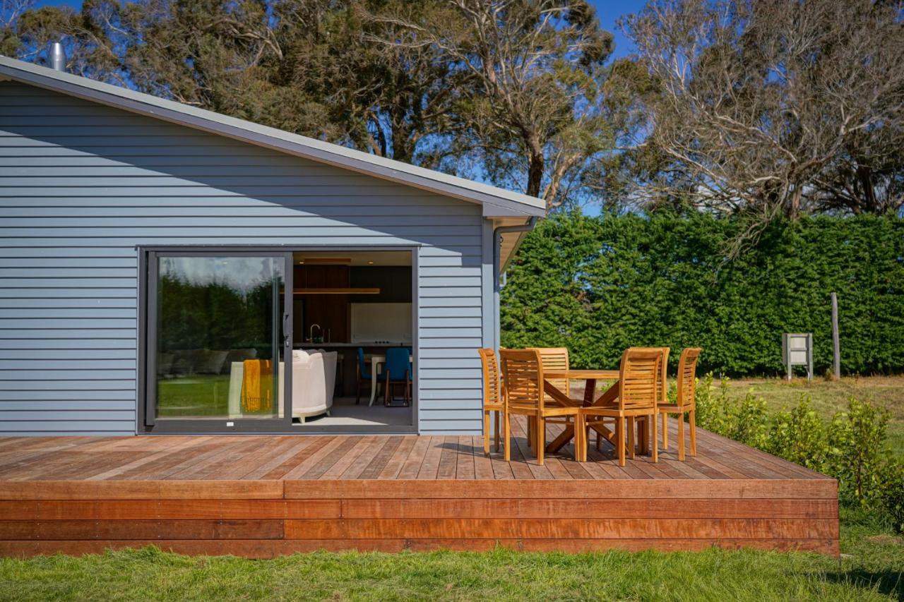 Parehua Resort Martinborough Εξωτερικό φωτογραφία A deck in New Zealand