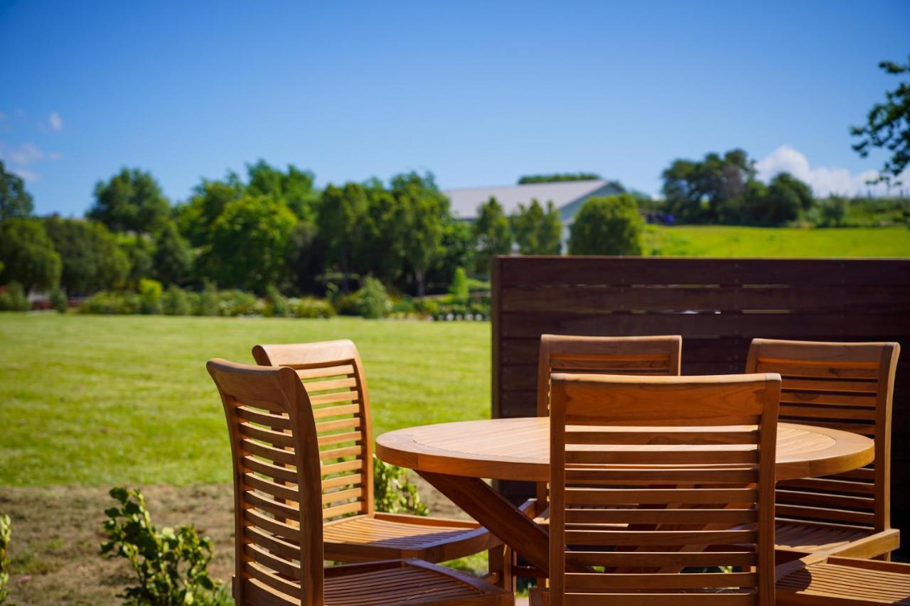 Parehua Resort Martinborough Εξωτερικό φωτογραφία Outdoor furniture