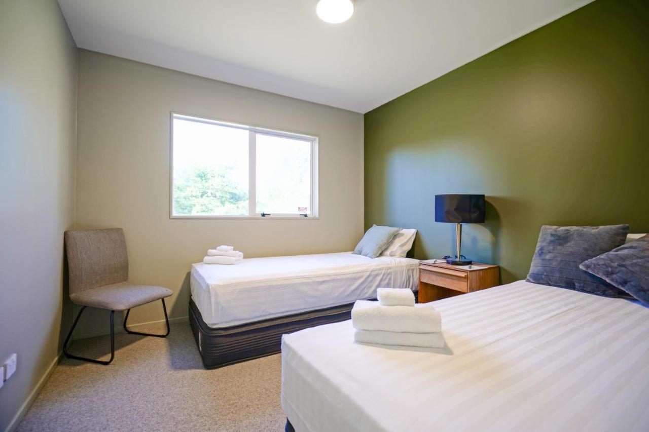 Parehua Resort Martinborough Εξωτερικό φωτογραφία A bedroom at the hotel