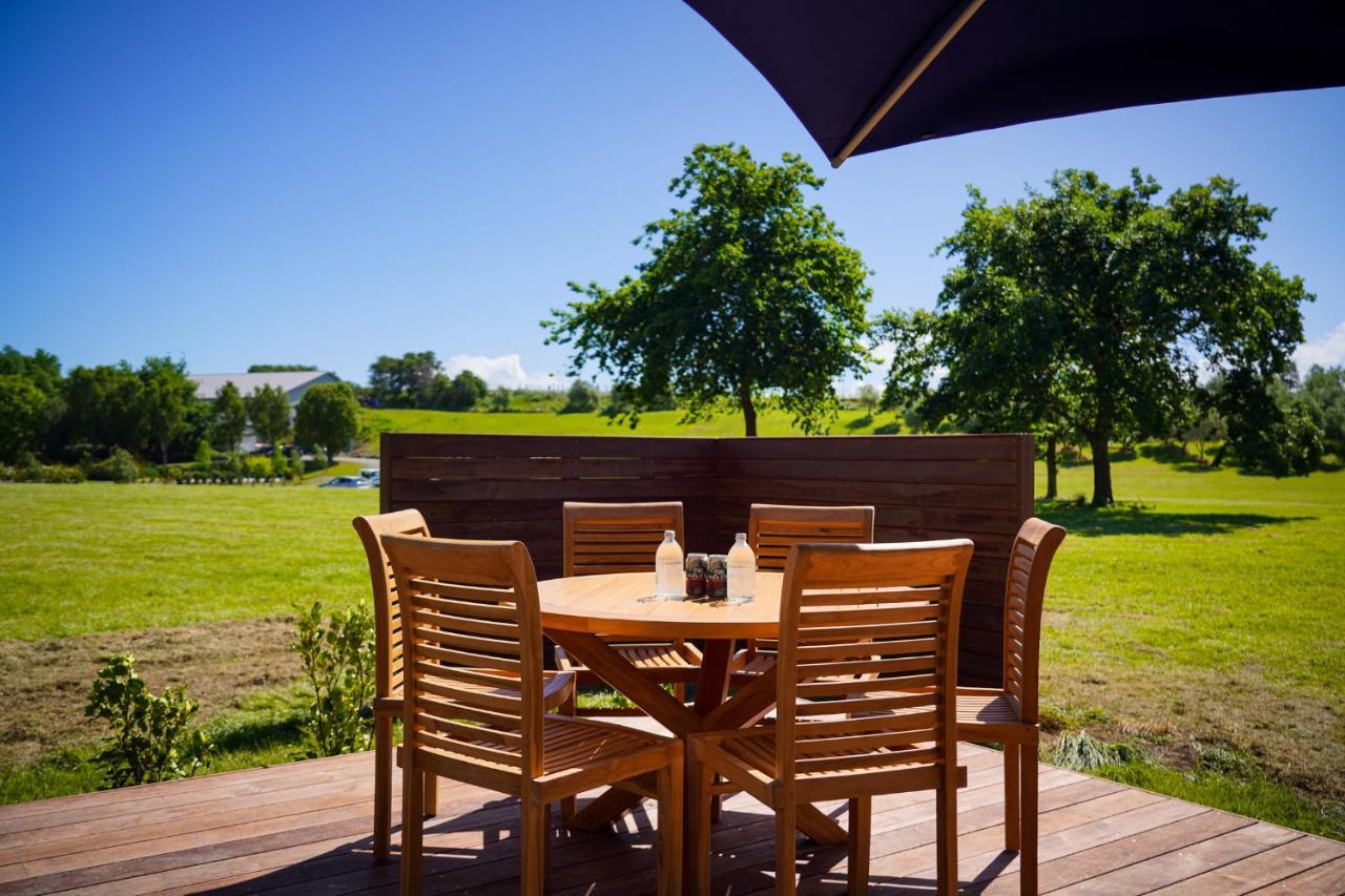 Parehua Resort Martinborough Εξωτερικό φωτογραφία The restaurant at the golf course