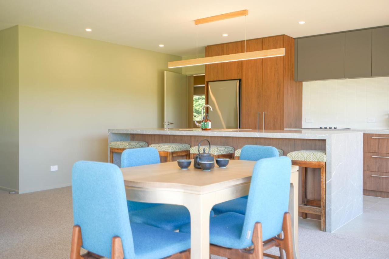Parehua Resort Martinborough Εξωτερικό φωτογραφία A kitchen with a large island