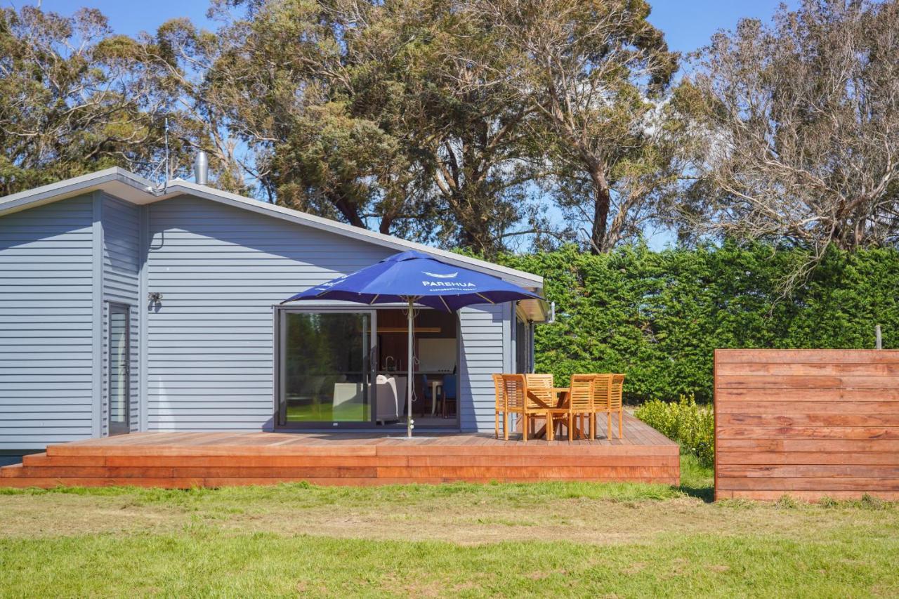 Parehua Resort Martinborough Εξωτερικό φωτογραφία A typical holiday home at the park